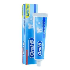 Oral-B Strong Teeth Extra Fresh Gel Toothpaste (130g)
